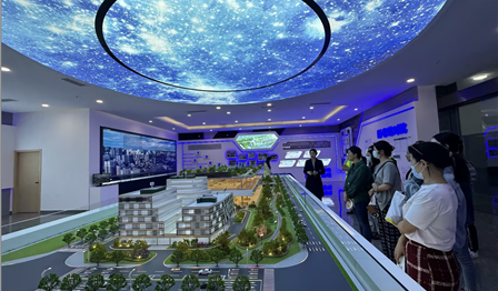 yh818���ӹ�˾����֧��չ����ɫ����ӭ��һ����̬�����뽨�衱���⵳���˶�